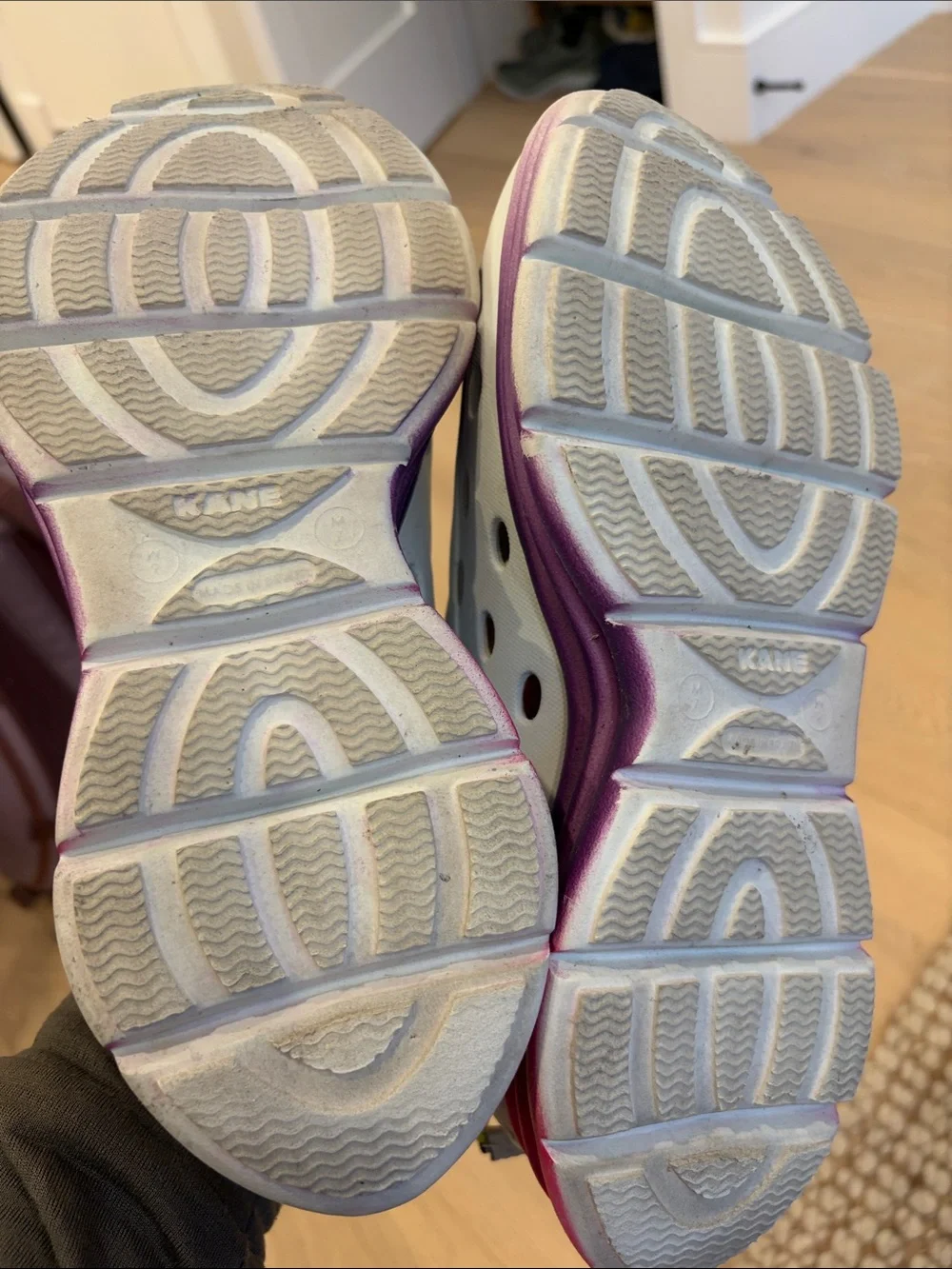 Kane footwear movement is medicine 7M 9W